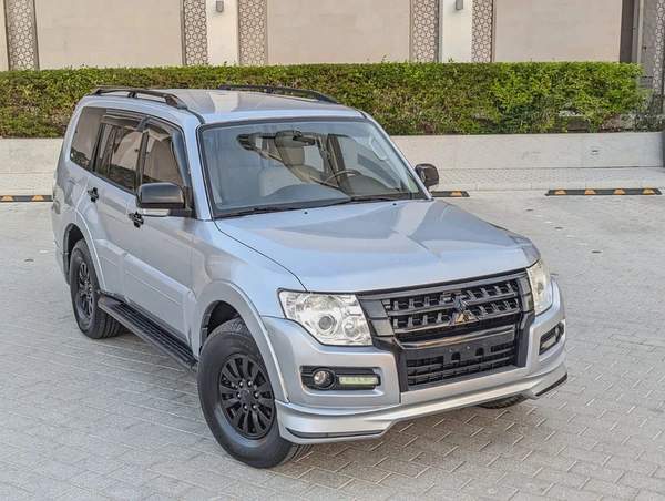 MITSUBISHI PAJERO 2015 GLS MID OPTION V6 3.5L IN EXCELLENT CONDITION