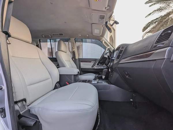 MITSUBISHI PAJERO 2015 GLS MID OPTION V6 3.5L IN EXCELLENT CONDITION