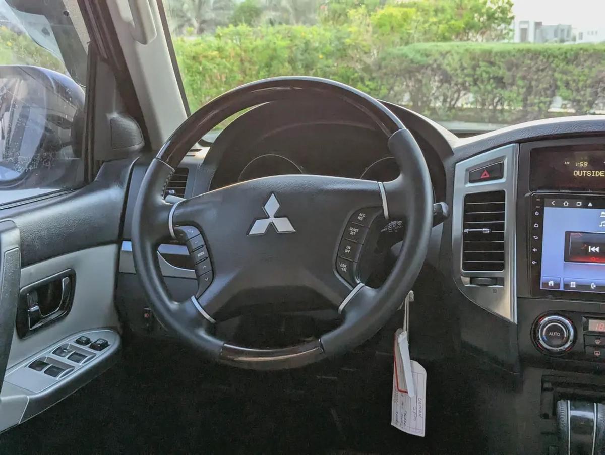 MITSUBISHI PAJERO 2015 GLS MID OPTION V6 3.5L IN EXCELLENT CONDITION-7-7