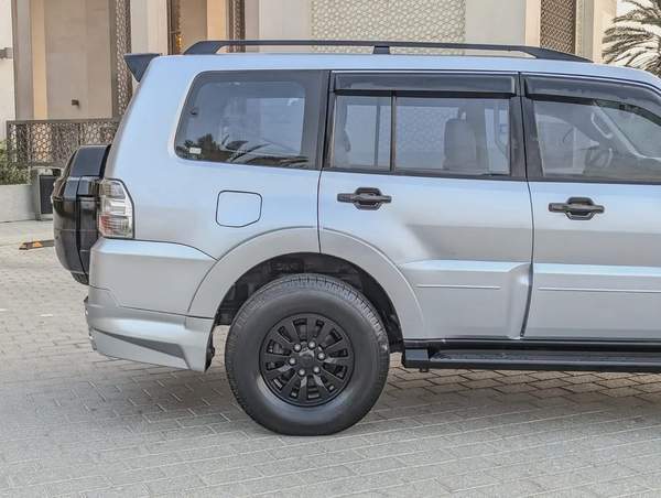 MITSUBISHI PAJERO 2015 GLS MID OPTION V6 3.5L IN EXCELLENT CONDITION