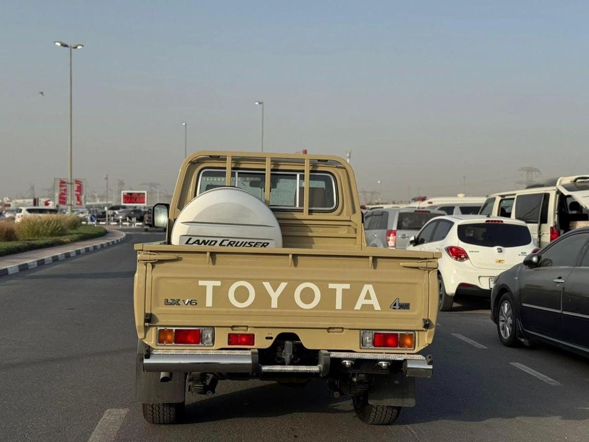 Toyota Land Cruiser Pick Up Std 4.0L Single Cab Utility 4WD-2-2