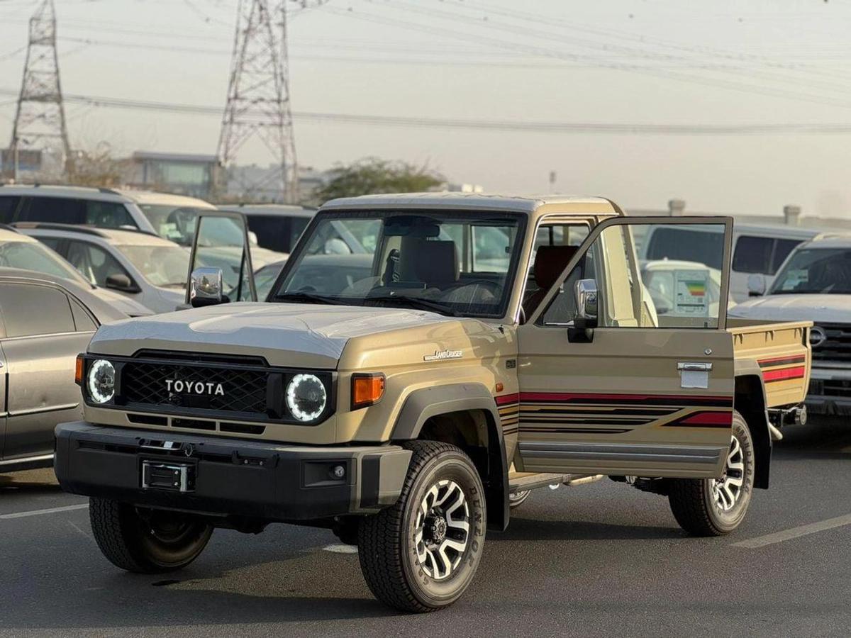 Toyota Land Cruiser Pick Up Std 4.0L Single Cab Utility 4WD-6-6
