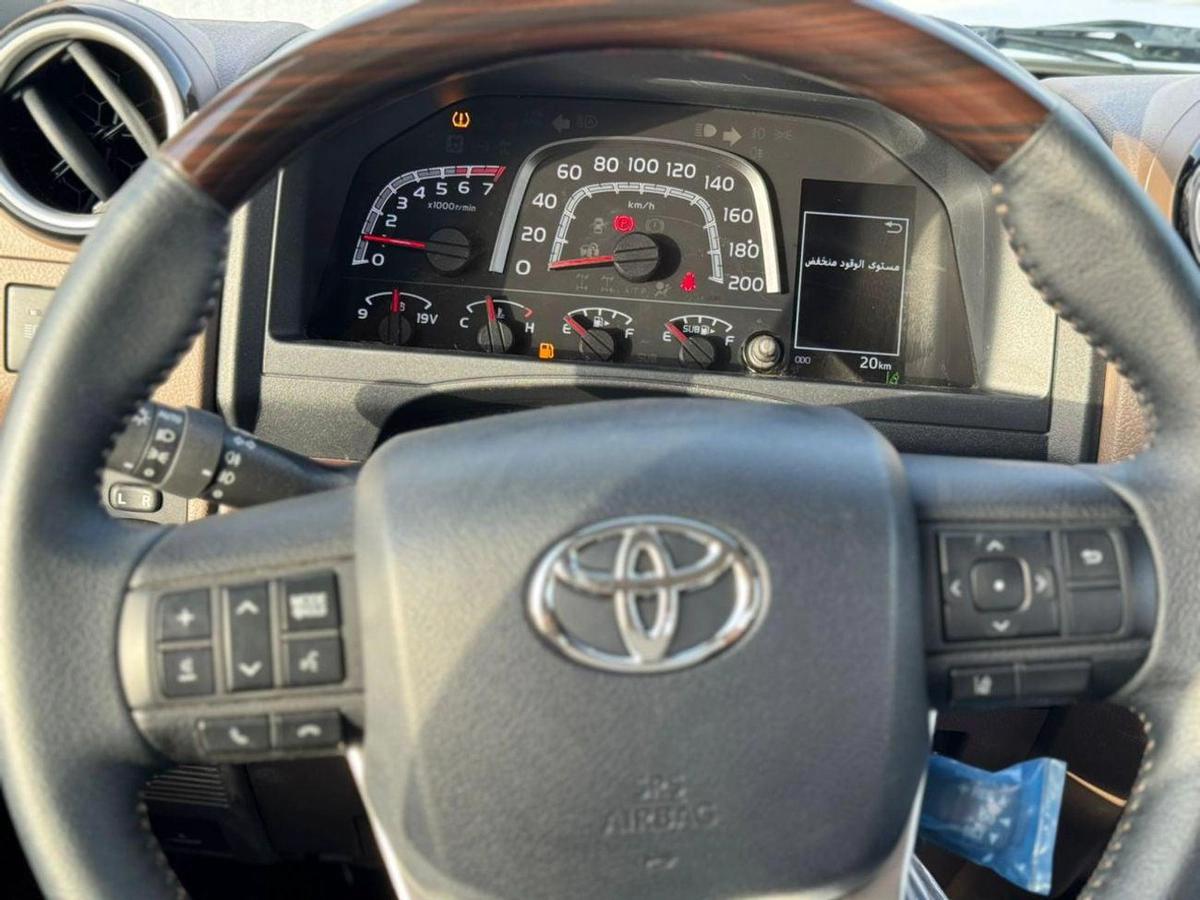 Toyota Land Cruiser Pick Up Std 4.0L Single Cab Utility 4WD-9-9