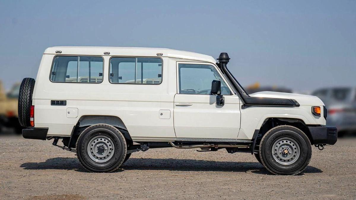Toyota Land Cruiser 70 Lc 78 hard top 3 door-5-5