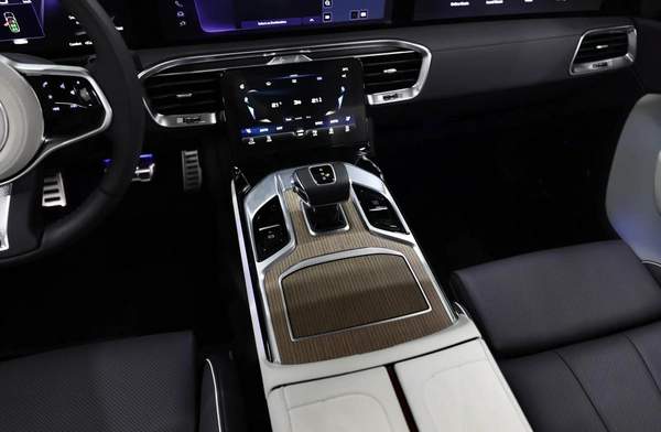 Hongqi E-HS9 | Full Option | 3,250 AED monthly | Registration