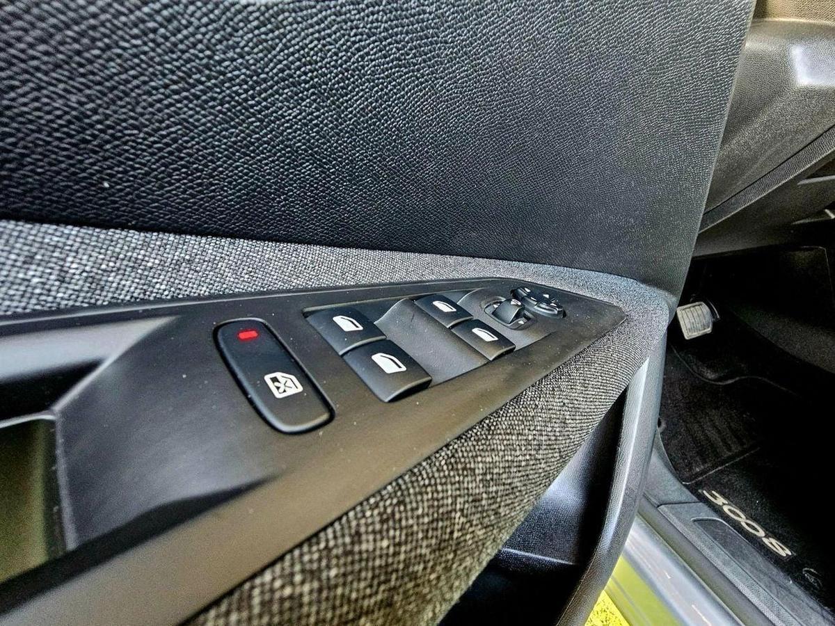 Peugeot 3008 / 1.6 V4/ ORIGINAL PAINT/ SINGLE OWNER/ LOW KMS-23-23