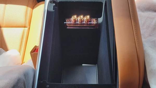 XPENG G9 (Black Tan)