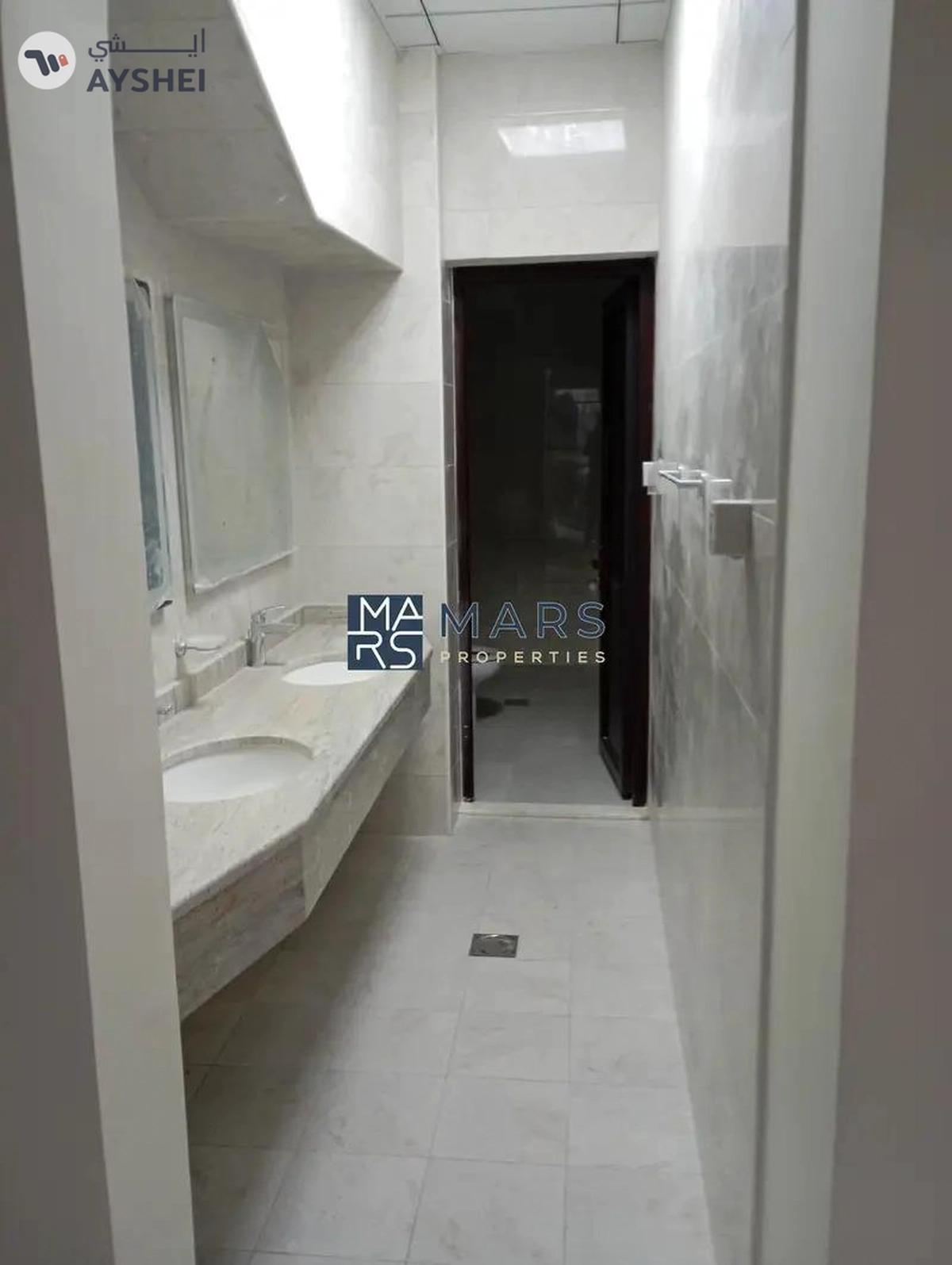 Hoshi, Sharjah-13-13