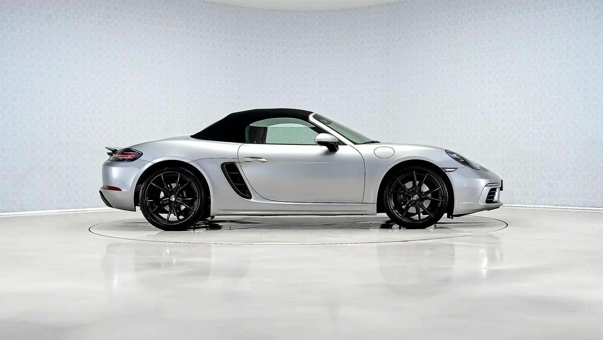 Porsche Boxster Standard-2-2