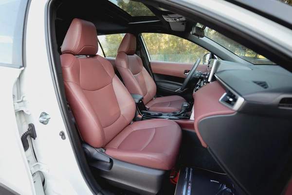 AED 1,229/Month | Crolla Cross GLI | Warranty: Till 29/01/2028 or 100,000km | REF#T20902