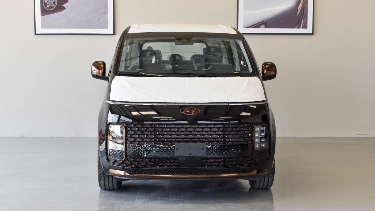HYUNDAI STARIA 3.5L VIP 7 SEATER ROYAL EDITION-2-2