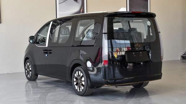 HYUNDAI STARIA 3.5L VIP 7 SEATER ROYAL EDITION