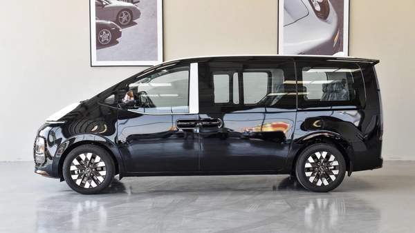 HYUNDAI STARIA 3.5L VIP 7 SEATER ROYAL EDITION
