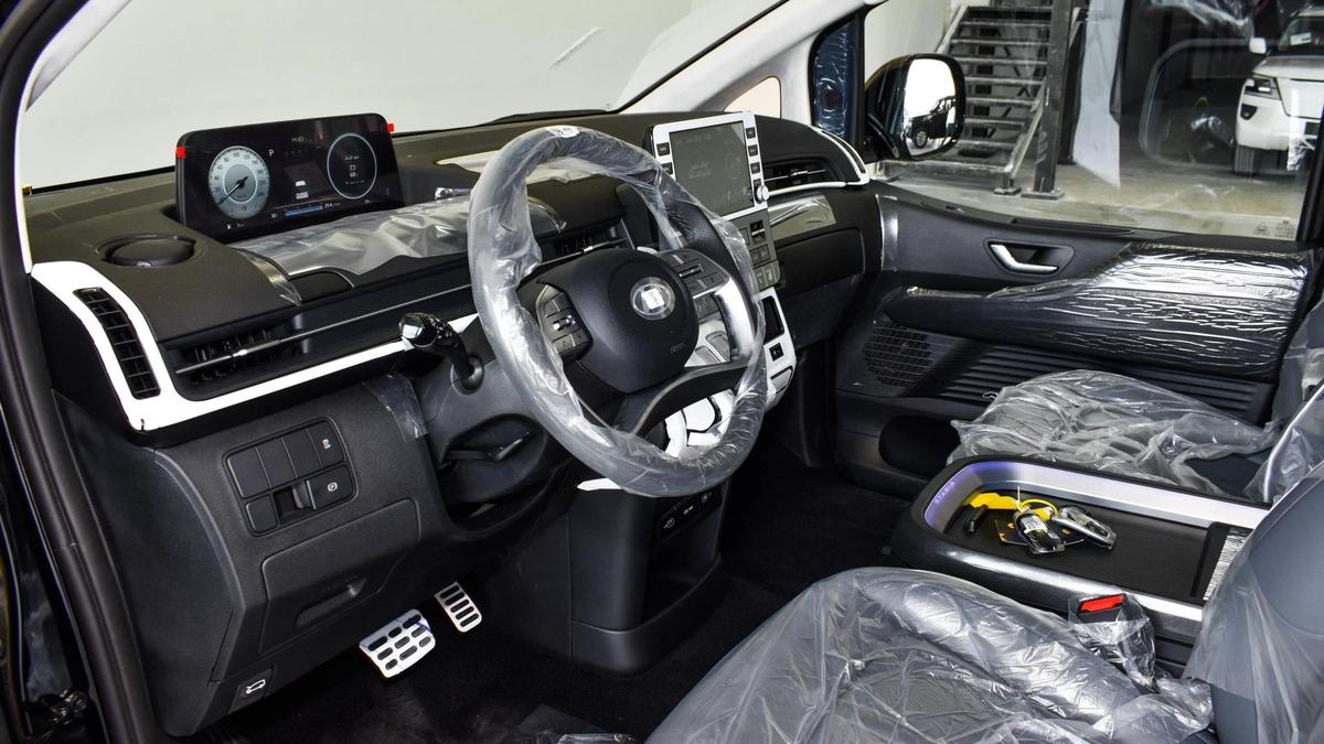 HYUNDAI STARIA 3.5L VIP 7 SEATER ROYAL EDITION-3-3