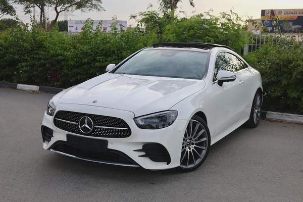 E200 COUPE - GCC SPECS - UNDER WARRANTY - FULL SERVICE HISTORY - ACCIDENT FREE -