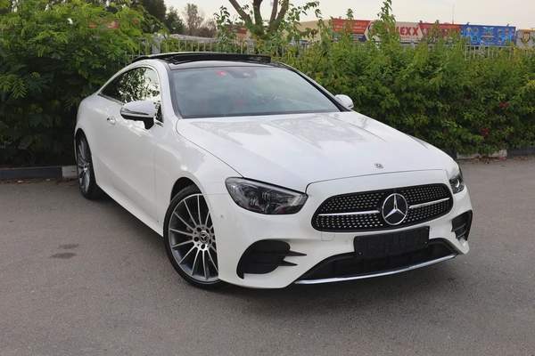 E200 COUPE - GCC SPECS - UNDER WARRANTY - FULL SERVICE HISTORY - ACCIDENT FREE -