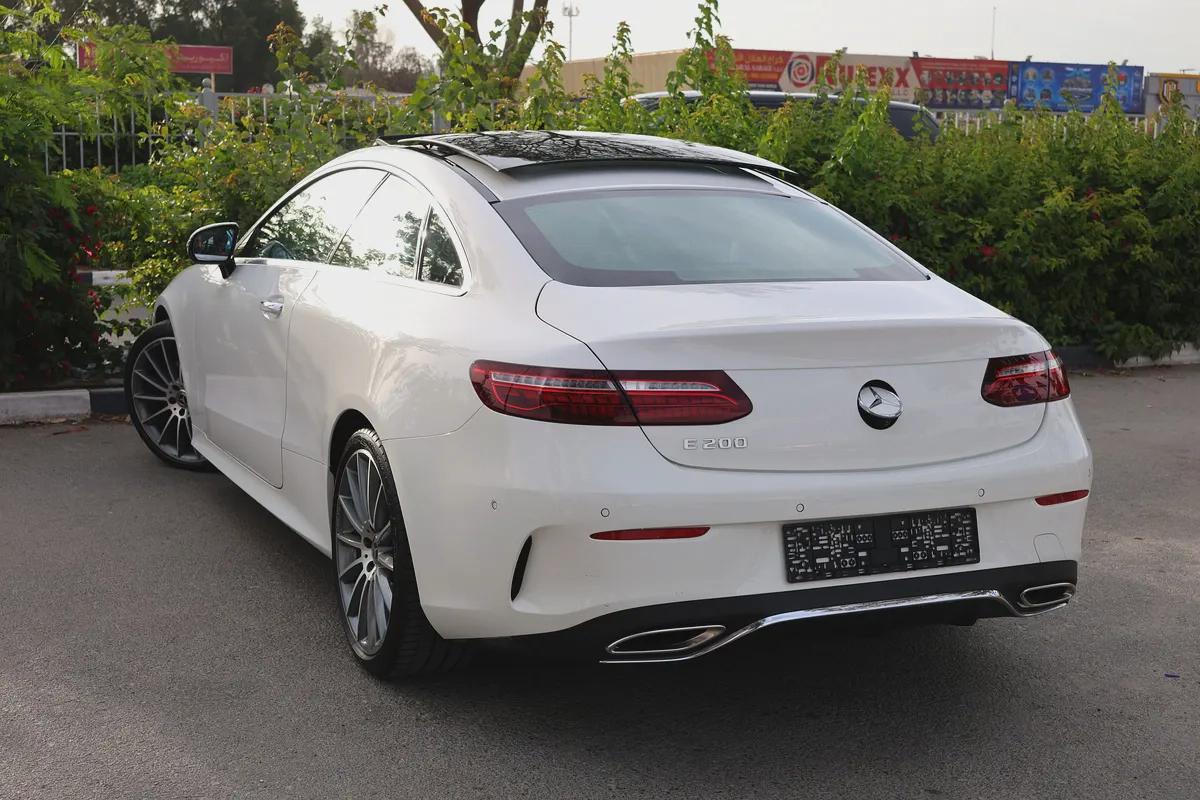 E200 COUPE - GCC SPECS - UNDER WARRANTY - FULL SERVICE HISTORY - ACCIDENT FREE --4-4