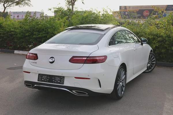 E200 COUPE - GCC SPECS - UNDER WARRANTY - FULL SERVICE HISTORY - ACCIDENT FREE -