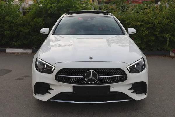 E200 COUPE - GCC SPECS - UNDER WARRANTY - FULL SERVICE HISTORY - ACCIDENT FREE -