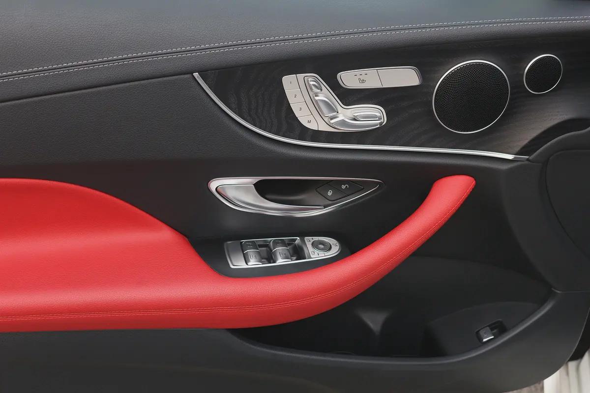 E200 COUPE - GCC SPECS - UNDER WARRANTY - FULL SERVICE HISTORY - ACCIDENT FREE --8-8