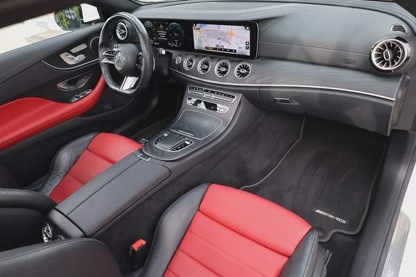 E200 COUPE - GCC SPECS - UNDER WARRANTY - FULL SERVICE HISTORY - ACCIDENT FREE -