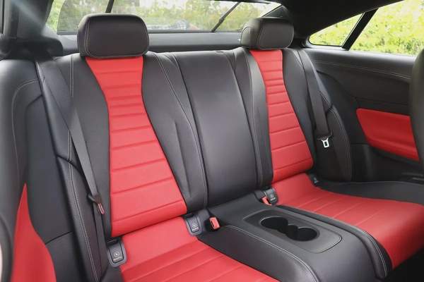 E200 COUPE - GCC SPECS - UNDER WARRANTY - FULL SERVICE HISTORY - ACCIDENT FREE -