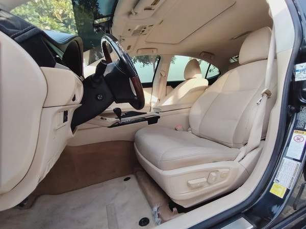 Lexus Es 2013 Immaculate Condition US Specs Perfect Inside out Low KM Perfect Family Sedan