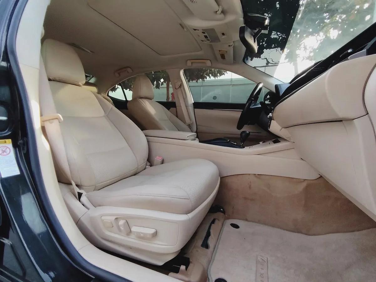 Lexus Es 2013 Immaculate Condition US Specs Perfect Inside out Low KM Perfect Family Sedan-8-8