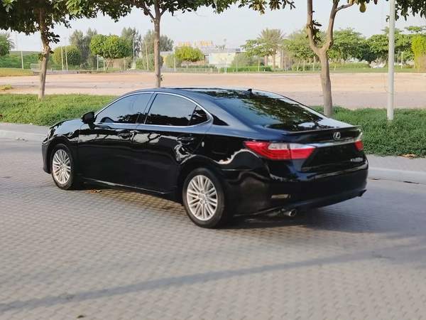 Lexus Es 2013 Immaculate Condition US Specs Perfect Inside out Low KM Perfect Family Sedan