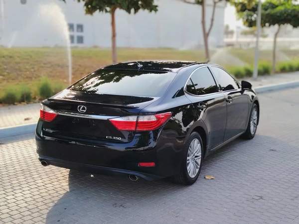 Lexus Es 2013 Immaculate Condition US Specs Perfect Inside out Low KM Perfect Family Sedan