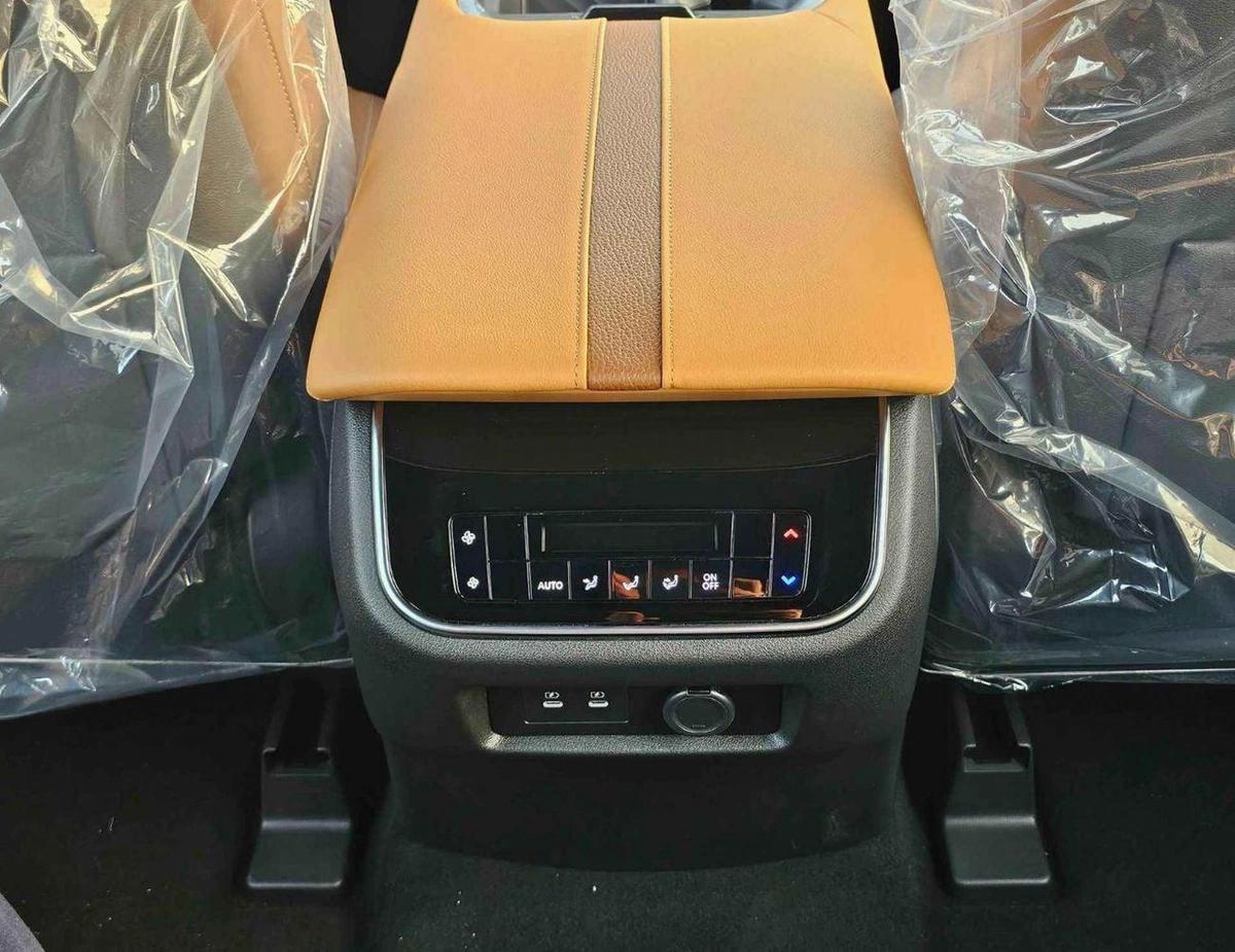 Nissan Patrol SE PLATINUM / 3.8L V6 / PWR SEATS WITH 360* CAMERA / HEADUP DISPLAY / FULL OPTION (CODE # SE PLATINU-15-15