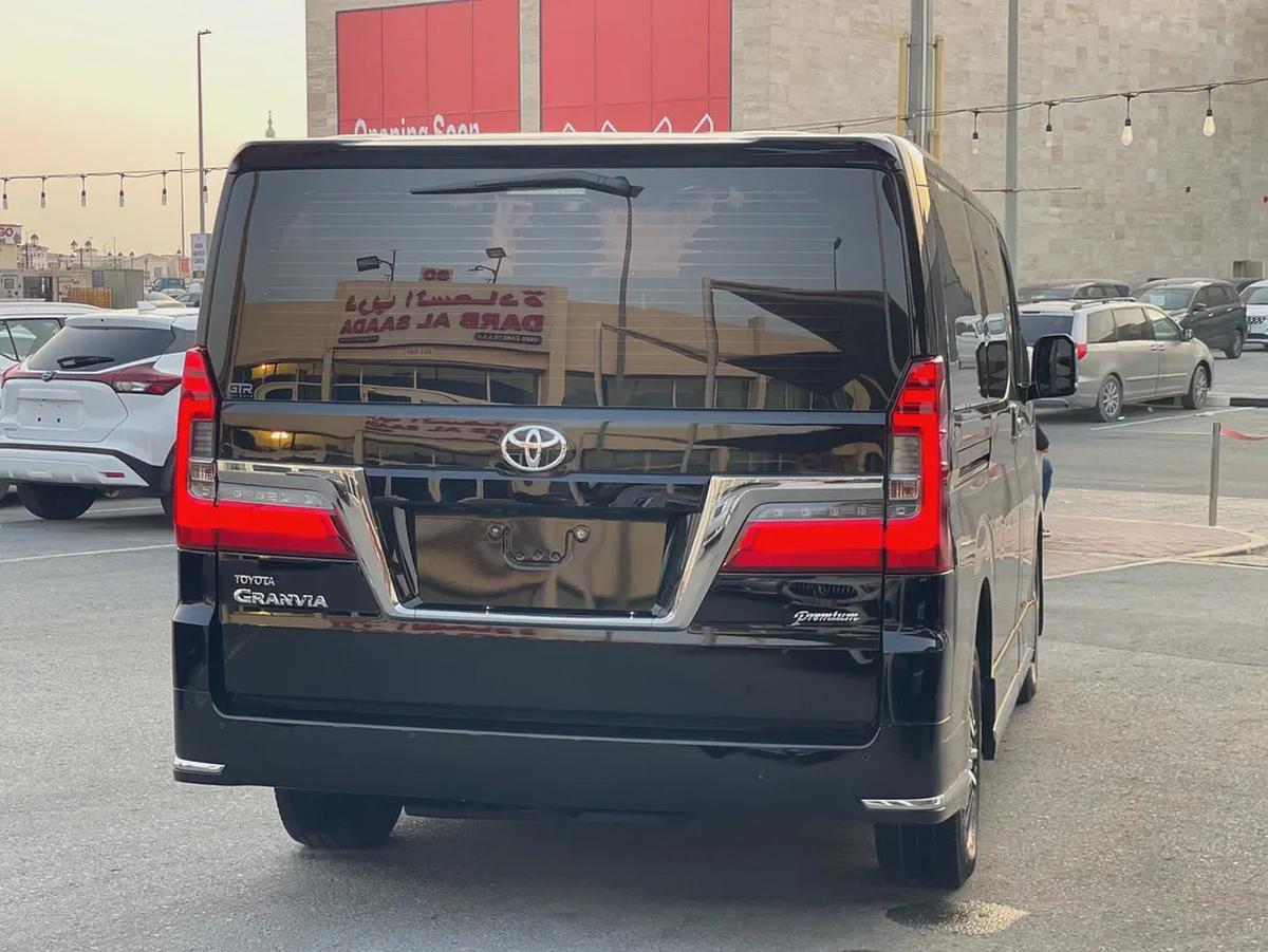 2021 Toyota Granvia Premium GCC Specs - Excellent Condition-3-3