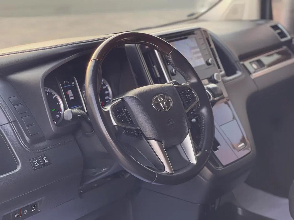 2021 Toyota Granvia Premium GCC Specs - Excellent Condition-4-4