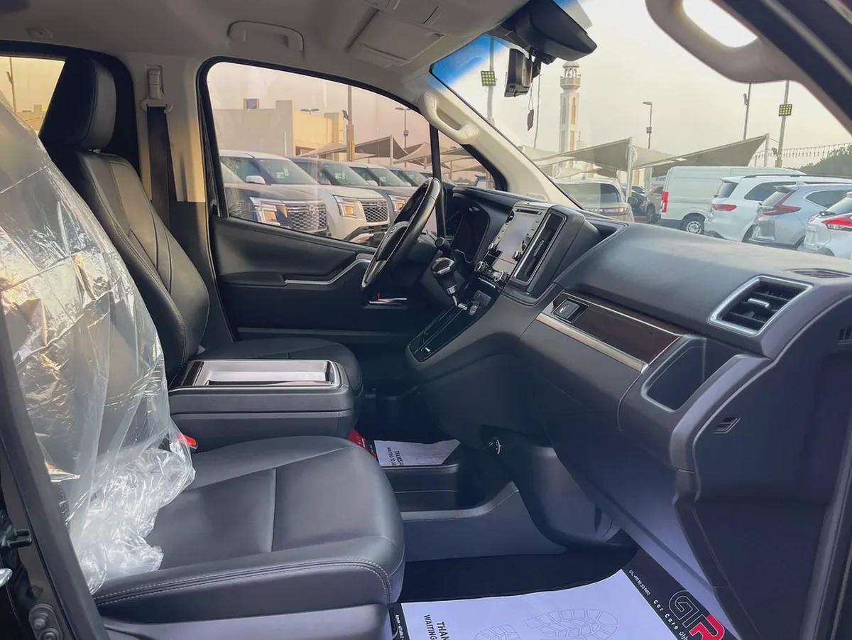 2021 Toyota Granvia Premium GCC Specs - Excellent Condition-7-7