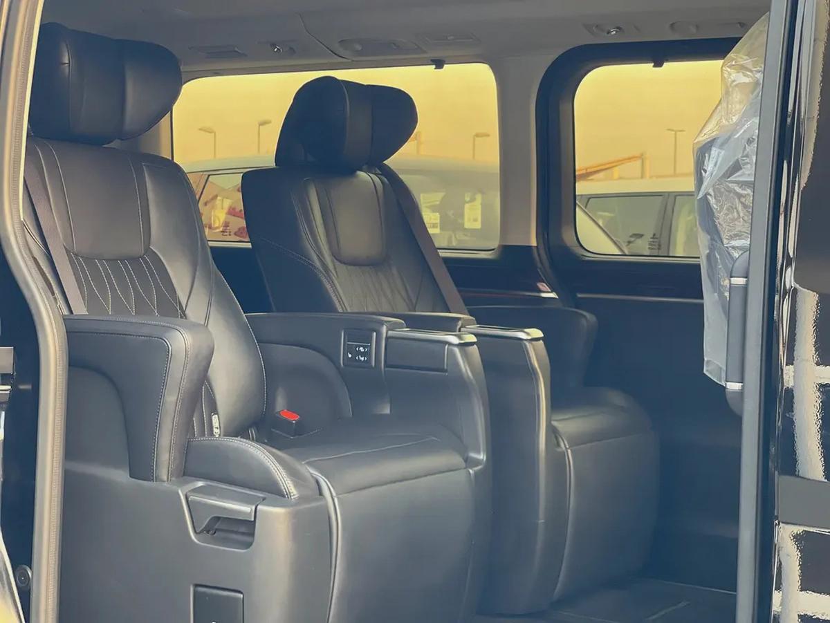 2021 Toyota Granvia Premium GCC Specs - Excellent Condition-8-8