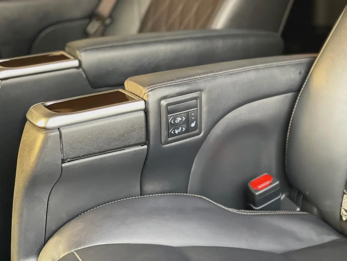 2021 Toyota Granvia Premium GCC Specs - Excellent Condition-10-10