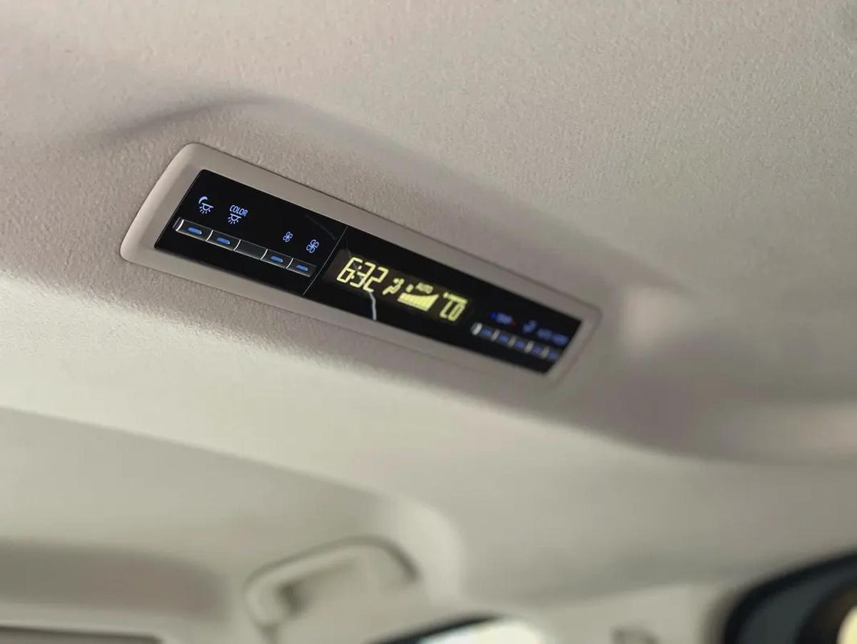 2021 Toyota Granvia Premium GCC Specs - Excellent Condition-12-12