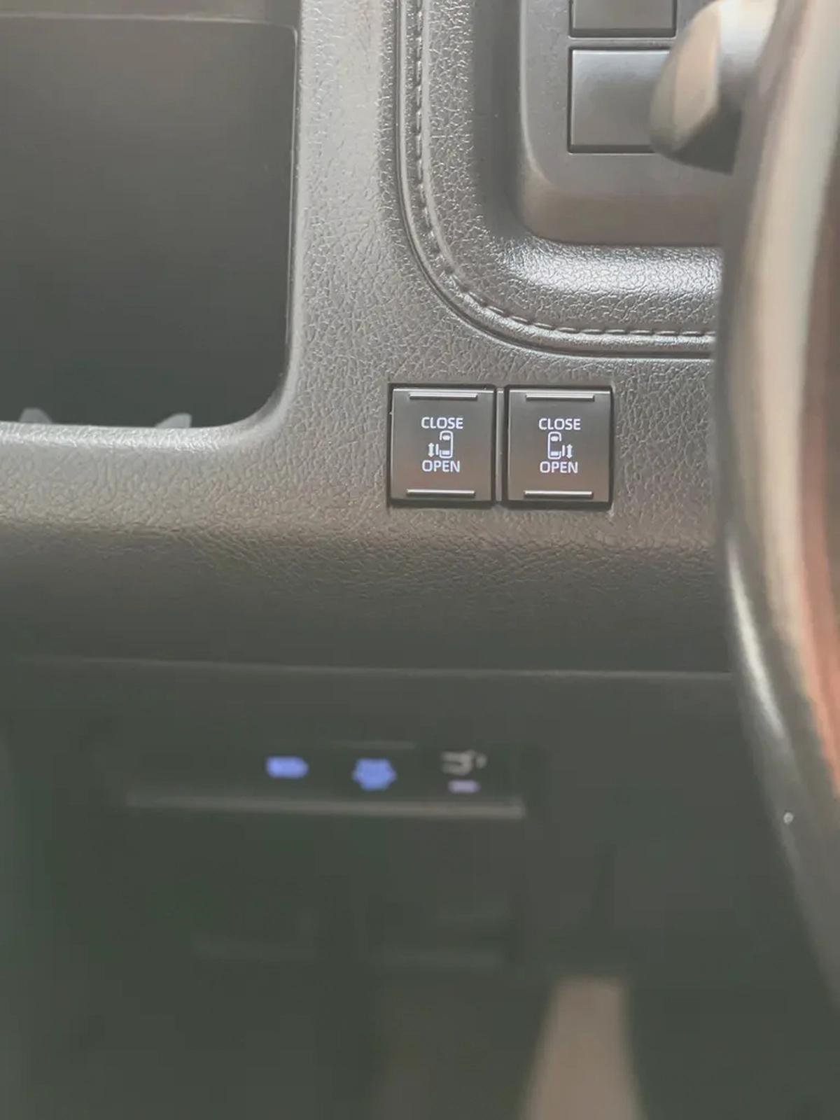 2021 Toyota Granvia Premium GCC Specs - Excellent Condition-17-17