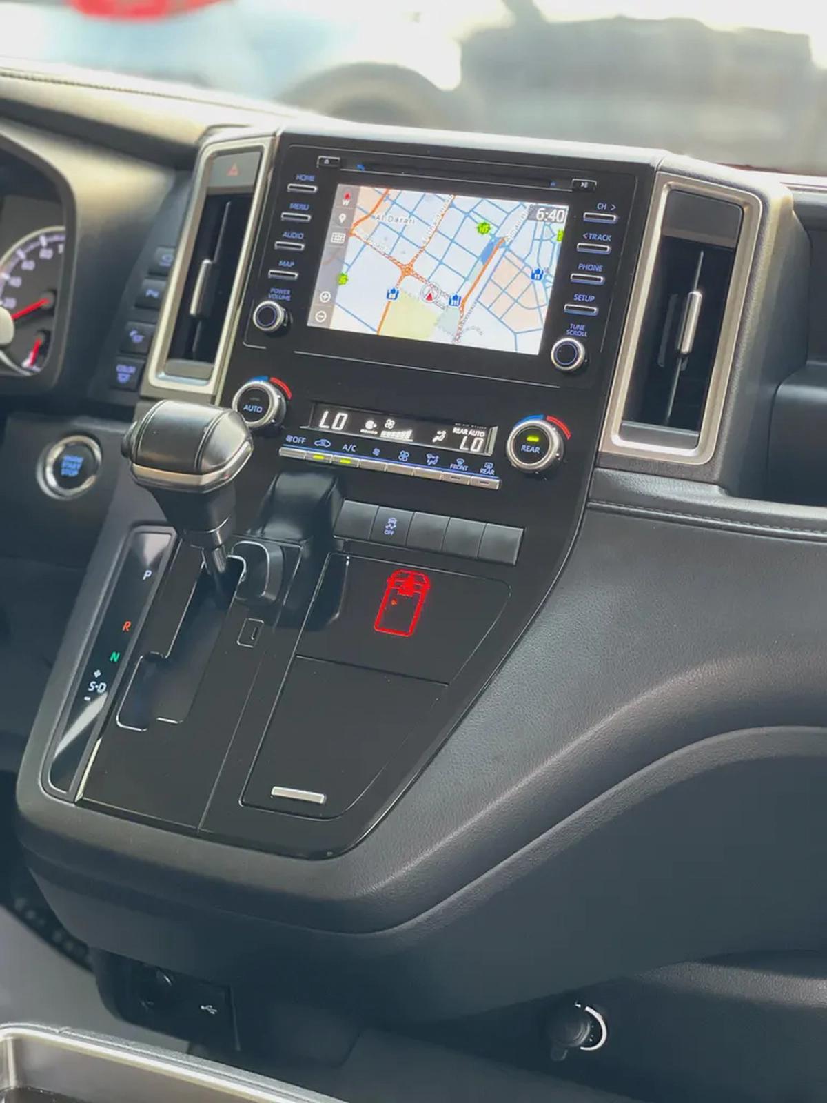 2021 Toyota Granvia Premium GCC Specs - Excellent Condition-19-19