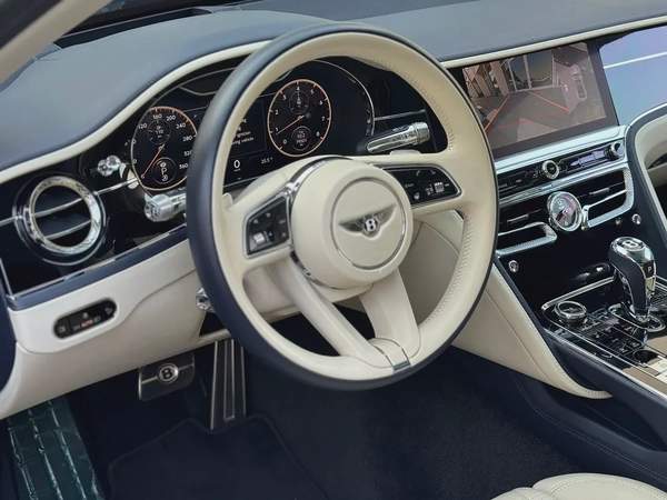 Bentley Flying spur V8 2021 fully loaded