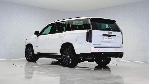 Special Offer | AED 9,796 PM | Low KM, GCC | Escalade V
