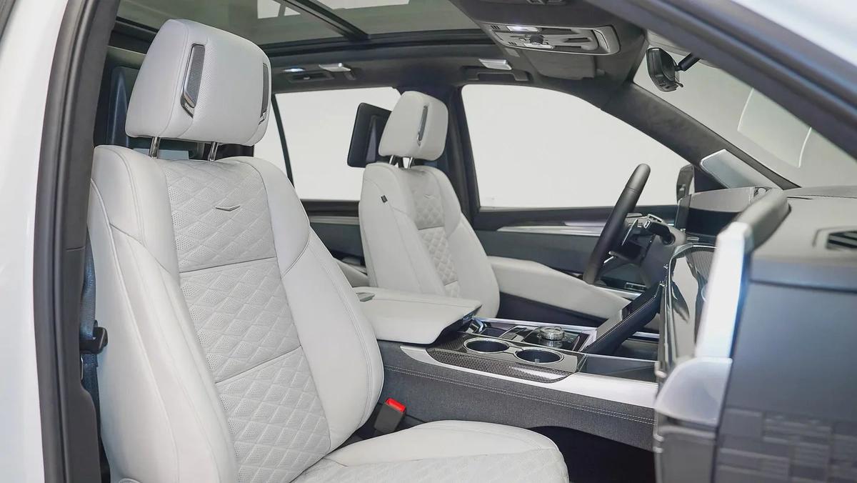 Special Offer | AED 9,796 PM | Low KM, GCC | Escalade V-5-5