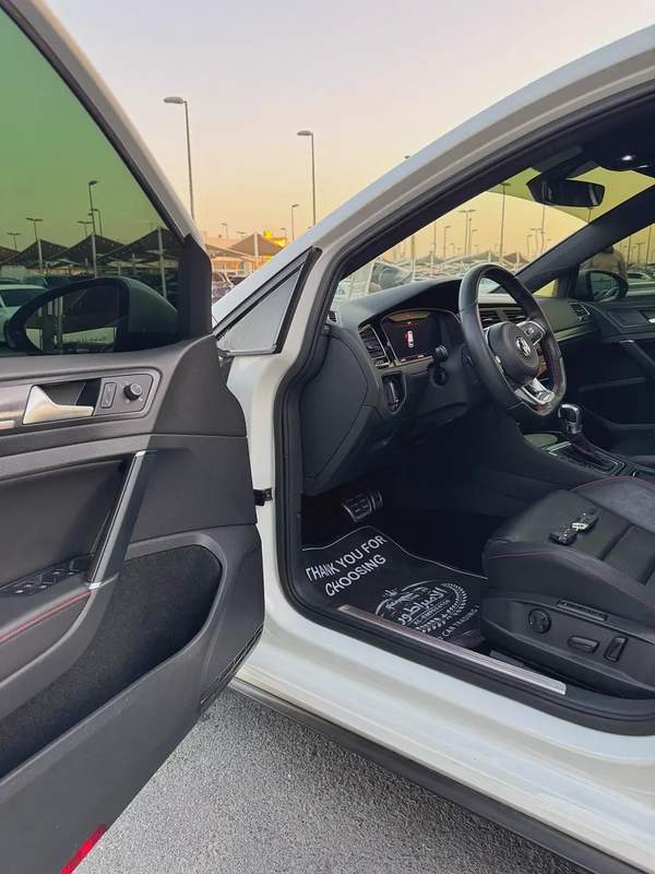 جولف GTI موديل 2019 خليجى بانوراما قل اوبشن صبغ الوكاله مفتاحين الوكاله