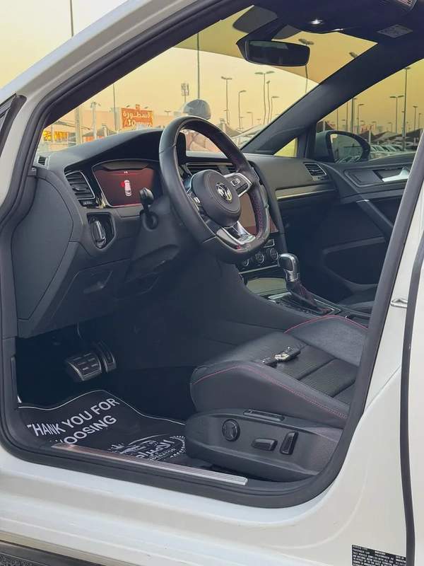 جولف GTI موديل 2019 خليجى بانوراما قل اوبشن صبغ الوكاله مفتاحين الوكاله