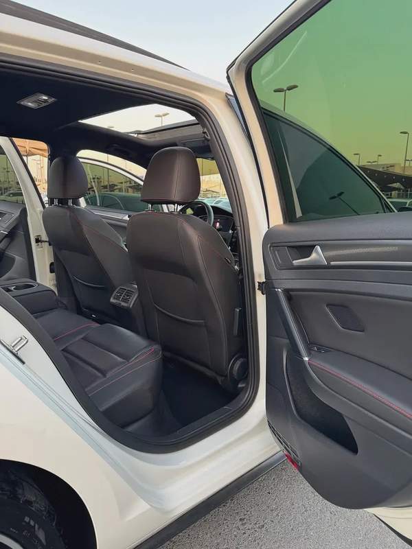 جولف GTI موديل 2019 خليجى بانوراما قل اوبشن صبغ الوكاله مفتاحين الوكاله