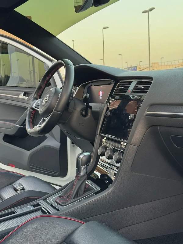 جولف GTI موديل 2019 خليجى بانوراما قل اوبشن صبغ الوكاله مفتاحين الوكاله