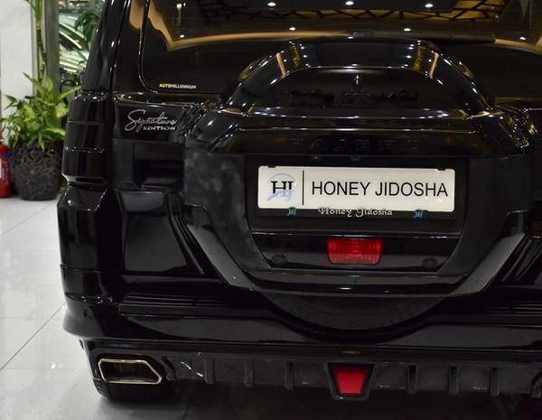 Mitsubishi Pajero Signature Edition 3.8L ( 2020 Model ) in Black Color GCC Specs