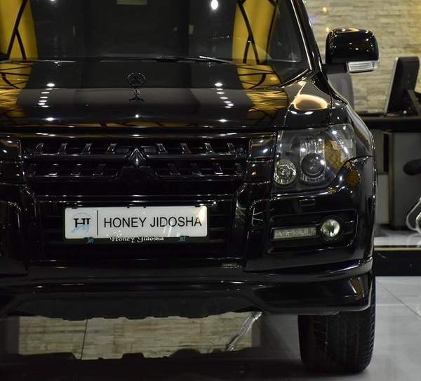 Mitsubishi Pajero Signature Edition 3.8L ( 2020 Model ) in Black Color GCC Specs