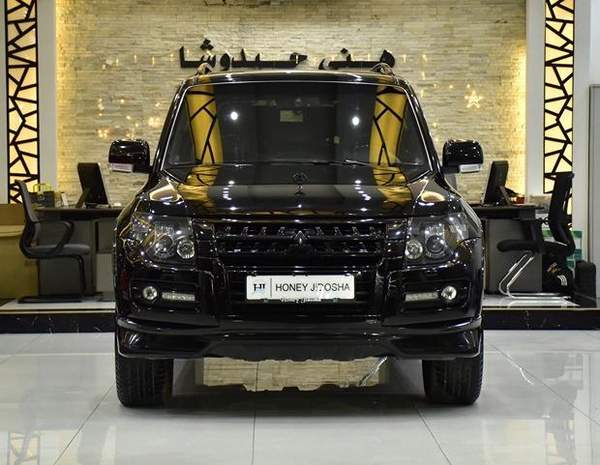 Mitsubishi Pajero Signature Edition 3.8L ( 2020 Model ) in Black Color GCC Specs