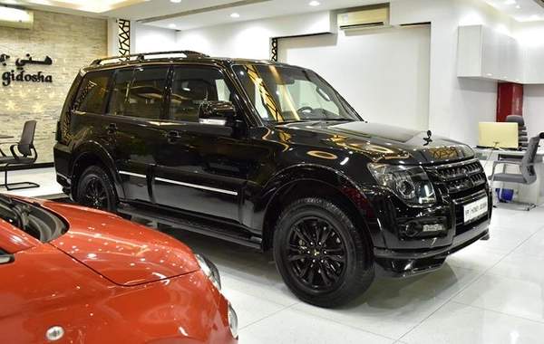 Mitsubishi Pajero Signature Edition 3.8L ( 2020 Model ) in Black Color GCC Specs